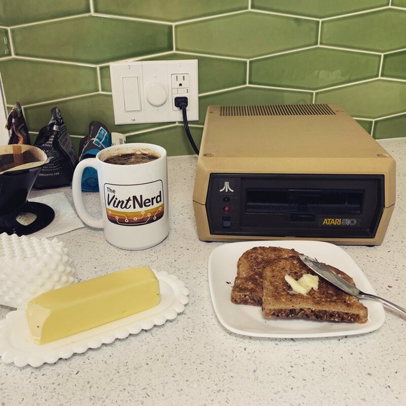 Fun getting out the old toaster! Later models would do double-sided browning, and denser bread.

#atari #atari8bit #atari810 #retrotoaster #melitta #thebestpartofwakingup #vintagecomputing #retrocomputers #retrogaming #thevintnerd