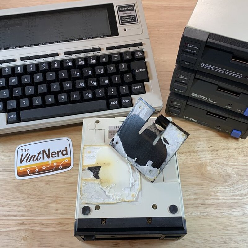 30+ years later... and this security bracket adhesive was still a b$tch to pull apart!

#writeitlikeyoustoleit #radioshack #tandy #model100 #tandyportablediskdrive #vintagecomputing #retrocomputers #retrogaming #thevintnerd