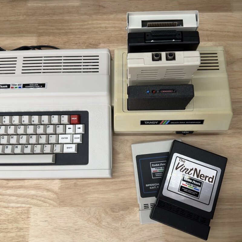 Got my hands on a Tandy Multi-Pak Interface! Little yellowed. I gots some testing to do □

#CoCo2 #CoCoMultiPak #263124 #TRS80CoCo #TRS80ColorComputer #Tandy #RadioShack #TRS80 #RetroComputers #RetroGaming #TheVintNerd