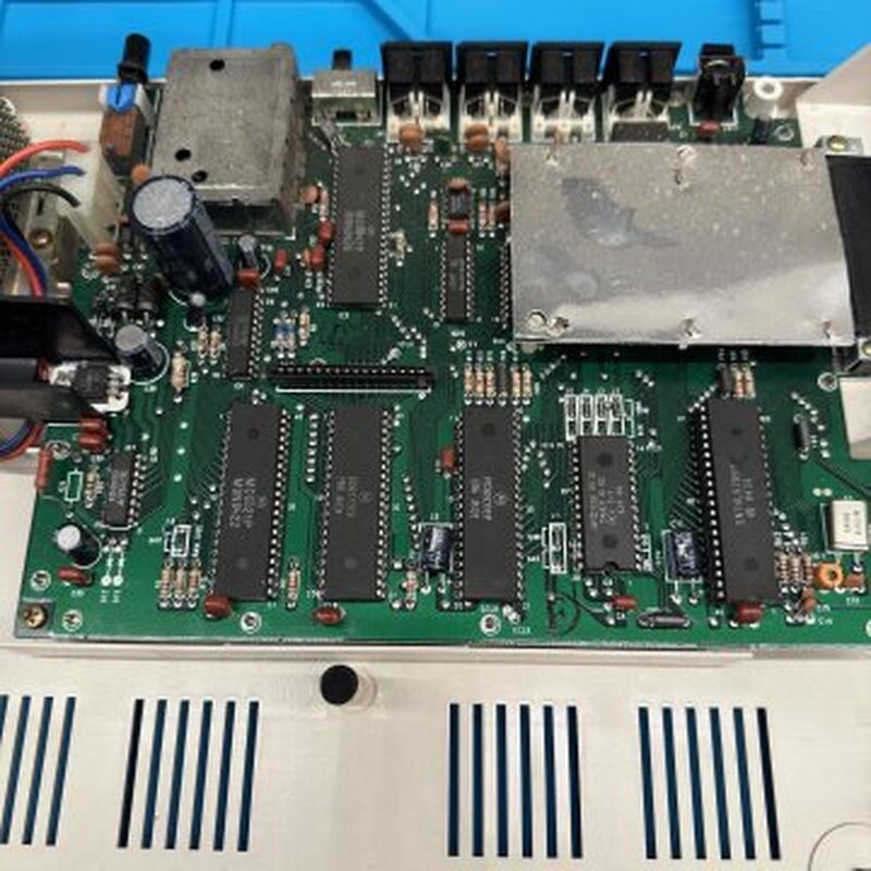 I can hardly believe I am the first to void the warranty on this. □ Pretty clean inside!

#VoidedWarranty #CoCo2 #263127B #TRS80CoCo #TRS80ColorComputer #Tandy #RadioShack #TRS80 #RetroComputers #RetroGaming #TheVintNerd