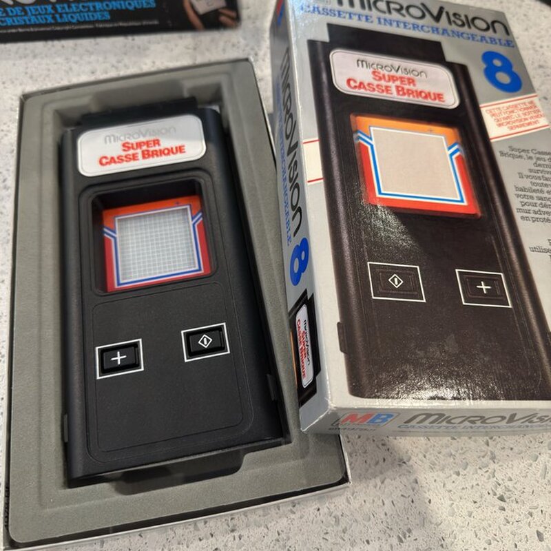 For those of us in the US the Holy Grail of Microvision cartridges, the Never-Sold-Here game, ..Unobtainium.. has landed in my hands (via an eBay sale from Spain. □). I give you: Super Casse Brique (Super Block Buster)

#SuperCasseBrique #SuperBlockBuster #Microvision8 #Microvision #MB #MiltonBradley #RetroHandhelds #RetroGaming