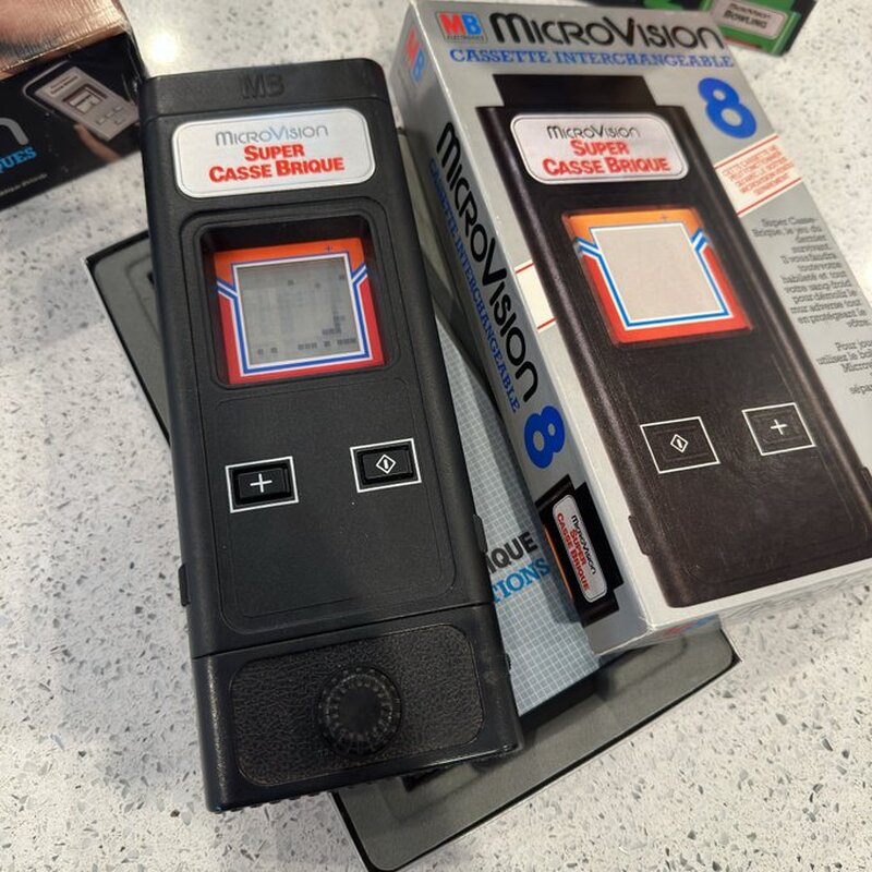 For those of us in the US the Holy Grail of Microvision cartridges, the Never-Sold-Here game, ..Unobtainium.. has landed in my hands (via an eBay sale from Spain. □). I give you: Super Casse Brique (Super Block Buster)

#SuperCasseBrique #SuperBlockBuster #Microvision8 #Microvision #MB #MiltonBradley #RetroHandhelds #RetroGaming